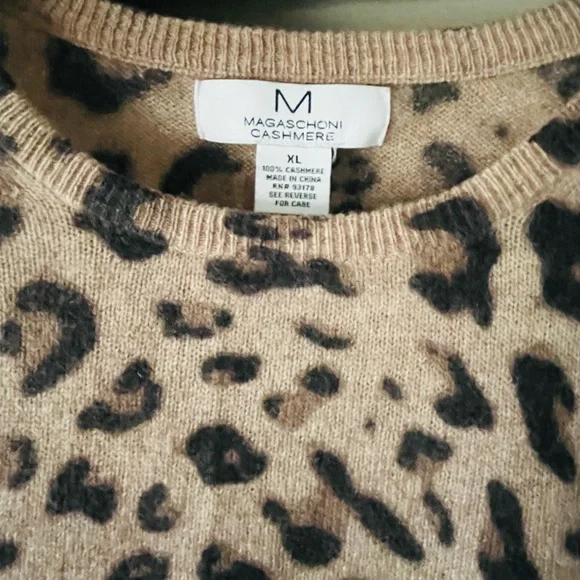 100% Cashmere Leopard Print Sweater. Never worn. Size XL, Large works too! - Picture 4 of 4